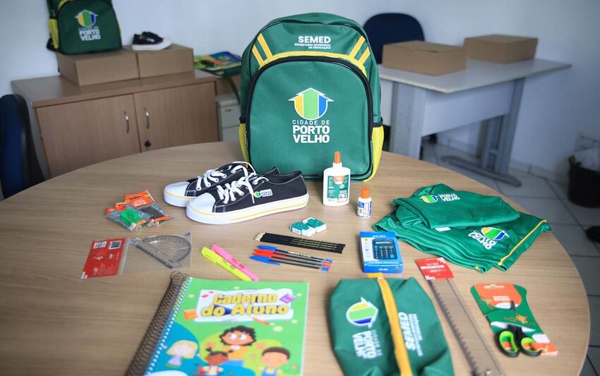 Prefeitura de Porto Velho inicia entrega de uniformes e kits escolares para a rede municipal