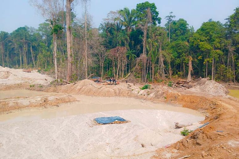 Garimpo de Cassiterita no Parna Campos Amazônicos