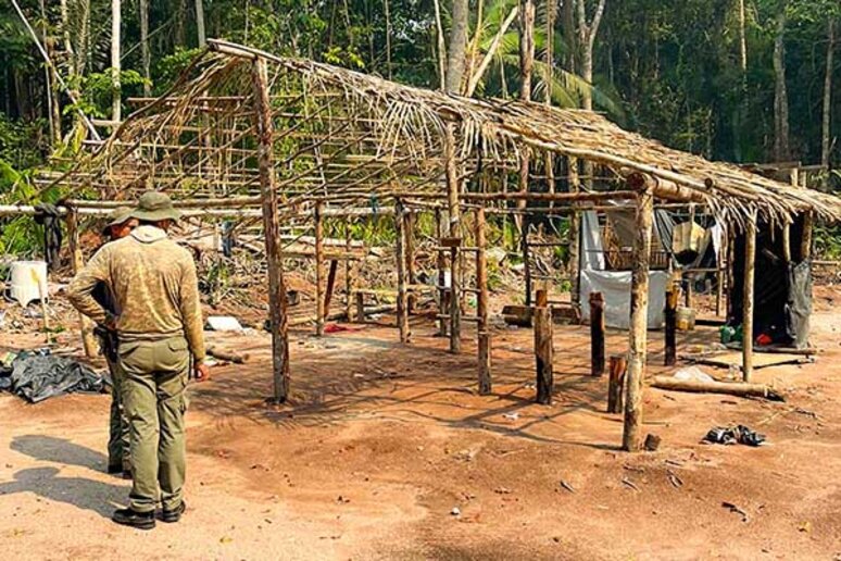 Acampamento improvisado no Parna Campos Amazônicos copiar