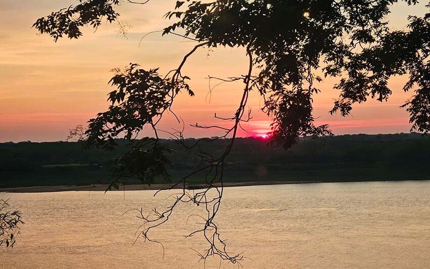 Pôr do Sol visto do Rio das Garças (Samuel Castiel Jr.)