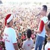 Papai Noel faz a alegria de milhares de crianças