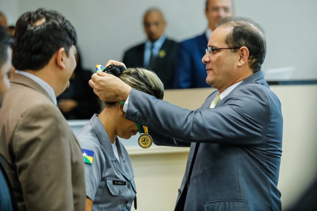 Militares foram homenageados durante solenidade na Assembléia Legislativa de Rondônia - Gente de Opinião