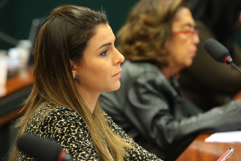 Aprovado projeto de Mariana Carvalho que exige comprovação de infrações de trânsito - Gente de Opinião