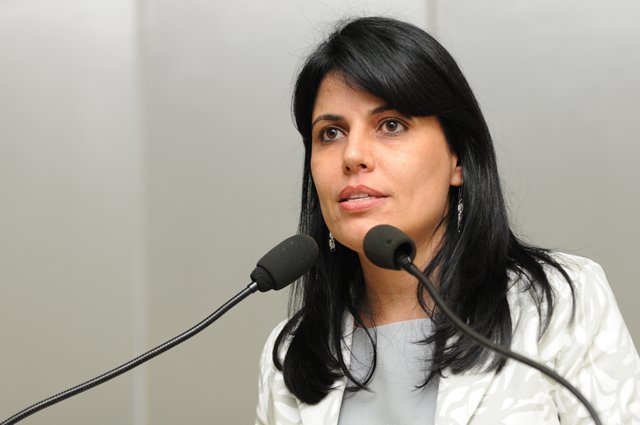 Cacoal: Prefeita sanciona lei que facilita regularização fundiária - Gente de Opinião