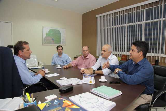 Prefeito Hildon Chaves recebe visita de presidente e diretores da Energisa/RO - Gente de Opinião