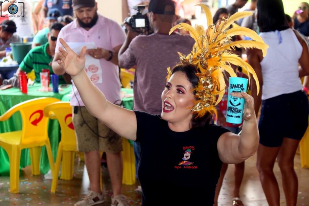 Lenha na Fogueira: Mais um sucesso da Banda - Blocos levam multidão  na abertura do carnaval - Gente de Opinião