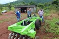 Associações rurais de Campo Novo e Cujubim recebem equipamentos agrícolas