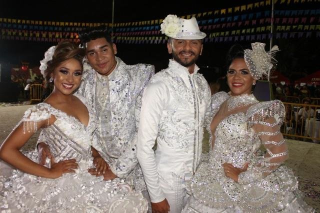 Arraial da Amizade realiza  Concurso entre quadrilhas - Arraial Solidário em prol dos idosos  e do  Lar do  Bebê - Grupo Teatral Êxodo recebe Comenda - Gente de Opinião