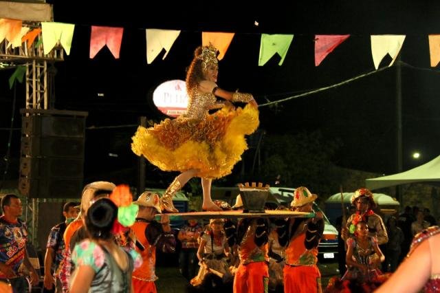 A Rainha da junina Flor da Primavera é um espetáculo dançando quadrilha - Gente de Opinião