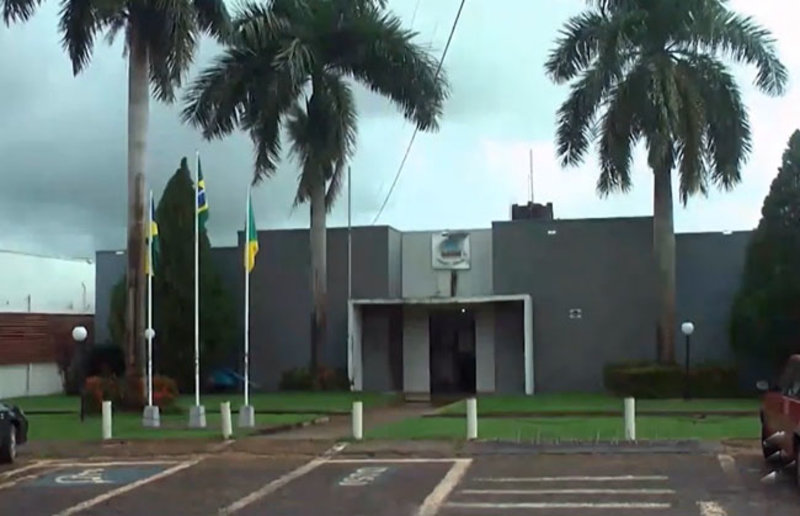 Vereadores questionam altos salários pagos ao prefeito de Rolim de Moura