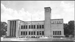 PALACIO ADMINISTRAÇÃO  EFMM –   Prédio do Relógio, inaugurado em 12 de      novembro de 1949, concluída no  Governo de Joaquim de Araujo Lima, quando  Superintendente Anania Ferreira de Andrade. Imagem Livro Achegas, de A. Cantanhede - Gente de Opinião