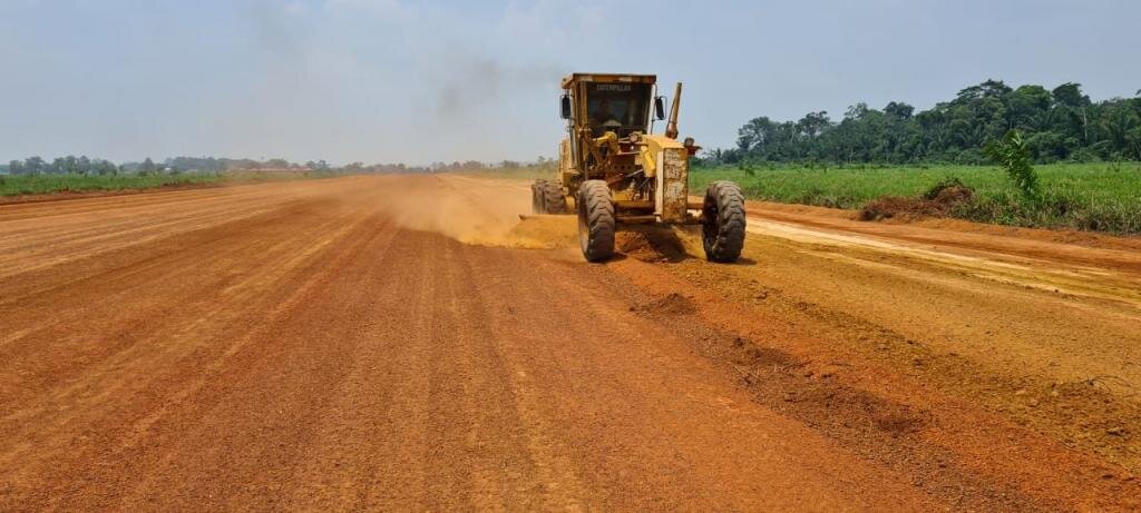 Manutenção acontece nos 1.800 metros de extensão da pista - Gente de Opinião