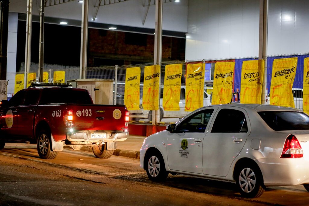 A maioria dos estabelecimentos comerciais estavam com os portões fechados às 21h conforme o Decreto - Gente de Opinião