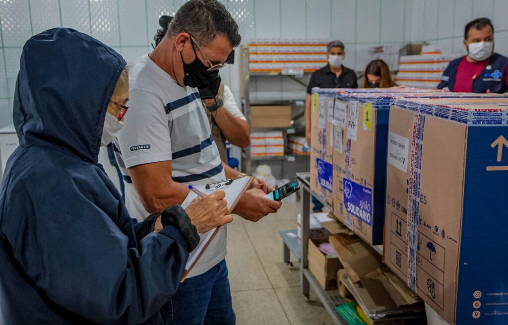 As vacinas serão distribuídas neste domingo (4) para as regionais de saúde - Gente de Opinião