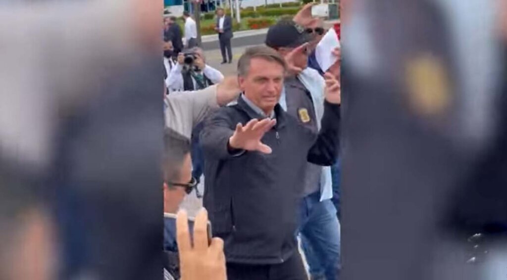 Engenheiro entrega carta de apelo por transposição à Jair Bolsonaro em Porto Velho - Gente de Opinião