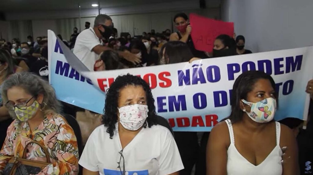 Pais de alunos protestam contra atraso no início das aulas em Ji Paraná - Gente de Opinião