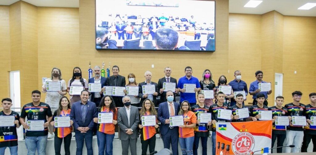 Deputados Alan Queiroz, Eyder Brasil e Ribamar Araújo homenageiam Escola Major Guapindaia  - Gente de Opinião