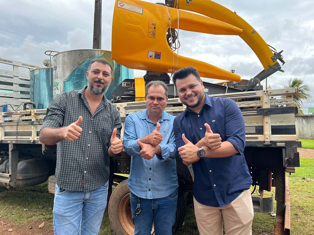 Itapuã do Oeste recebe a visita do Deputado Marcelo Cruz para entrega de equipamentos. - Gente de Opinião