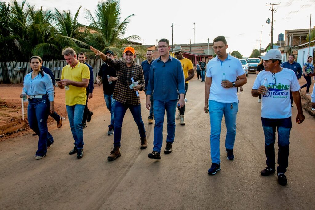 Governador coronel Marcos Rocha confere execução da obra do “Tchau Poeira” em Candeias do Jamari - Gente de Opinião