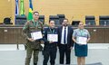 Parlamentar entrega Medalha do Mérito Legislativo a policiais militares 