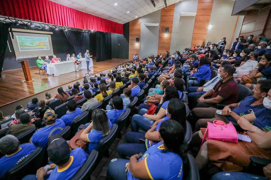 Prefeitura de Porto Velho lança programa “Caminho Certo” e reajusta salário de motoristas e monitores do transporte escolar - Gente de Opinião