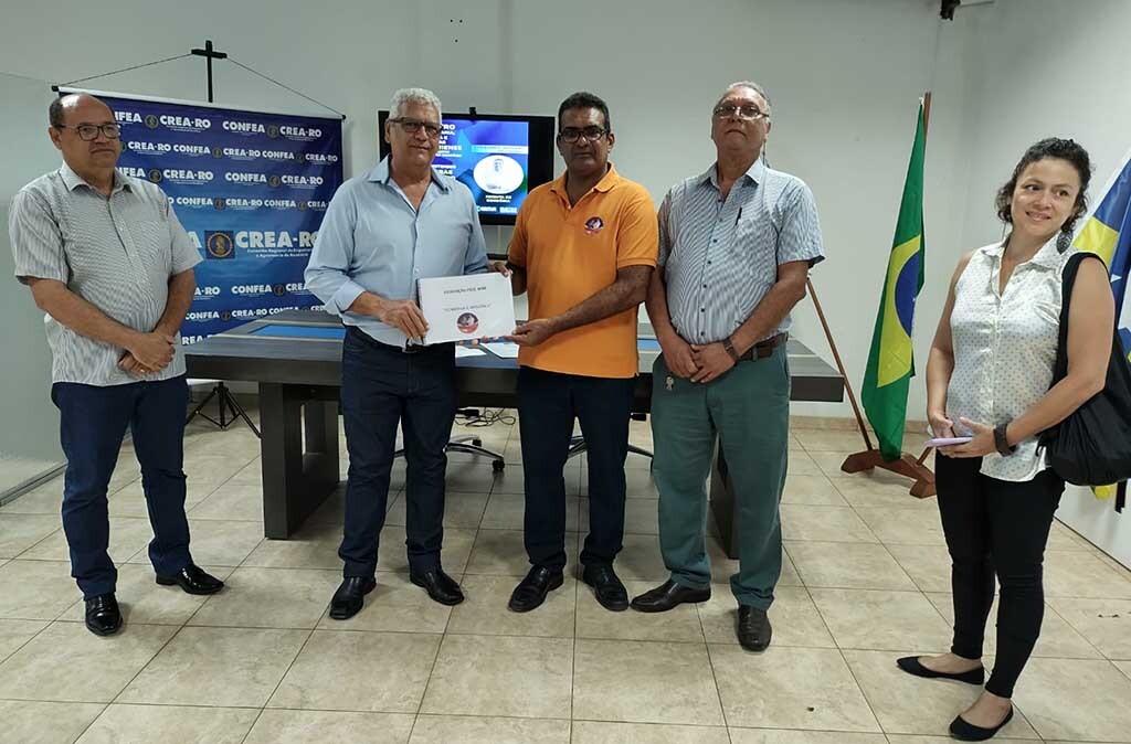 Pimenta de Rondônia entrega seu Plano de Governo ao CREA/RO e em troca recebe uma carta aberta em prol das melhorias propostas pelo setor - Gente de Opinião