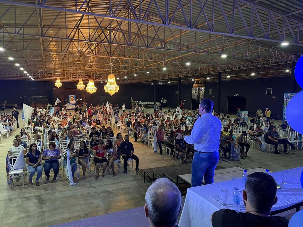 Sérgio Gonçalves, candidato a vice-governador, participa de reunião com centenas pessoas, em Rolim de Moura  - Gente de Opinião