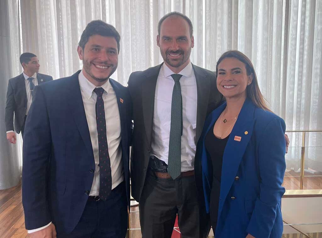 Em encontro com Bolsonaro, Mariana e Maurício Carvalho reforçam apoio à reeleição do presidente - Gente de Opinião