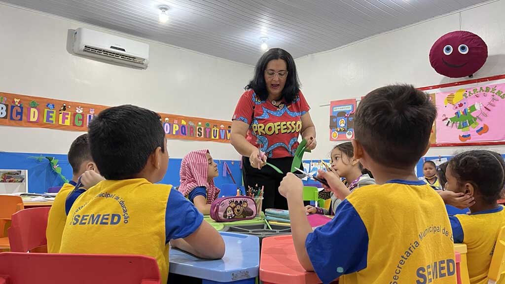 Em Porto Velho, professora usa imaginação das crianças na hora de ensinar - Gente de Opinião