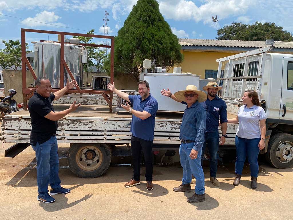 Presidente Alex Redano participa de entrega de veículo, tanques de leite e calcário em Ariquemes  - Gente de Opinião