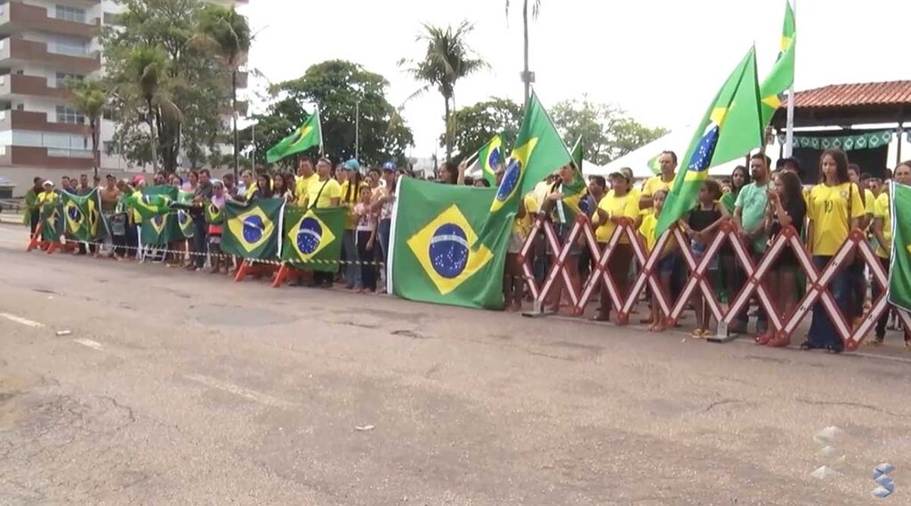 O povo nas ruas marcou o feriado da Proclamação da República - Gente de Opinião