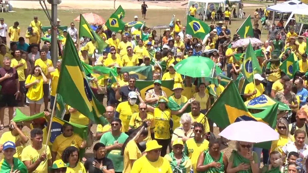 Manifestantes continuam em vigília defronte a 17ª Brigada - Gente de Opinião