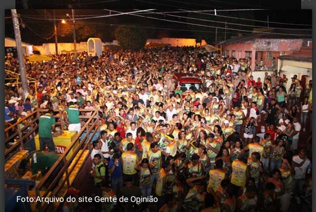 Bloco Até Que A Noite Vire Dia esquenta os tamborins - Gente de Opinião