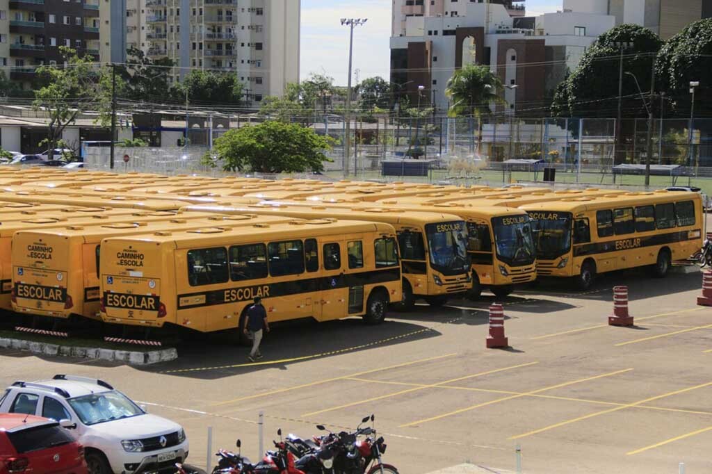 Ônibus e notebooks serão entregues pelo governador Marcos Rocha para o início do ano letivo - Gente de Opinião