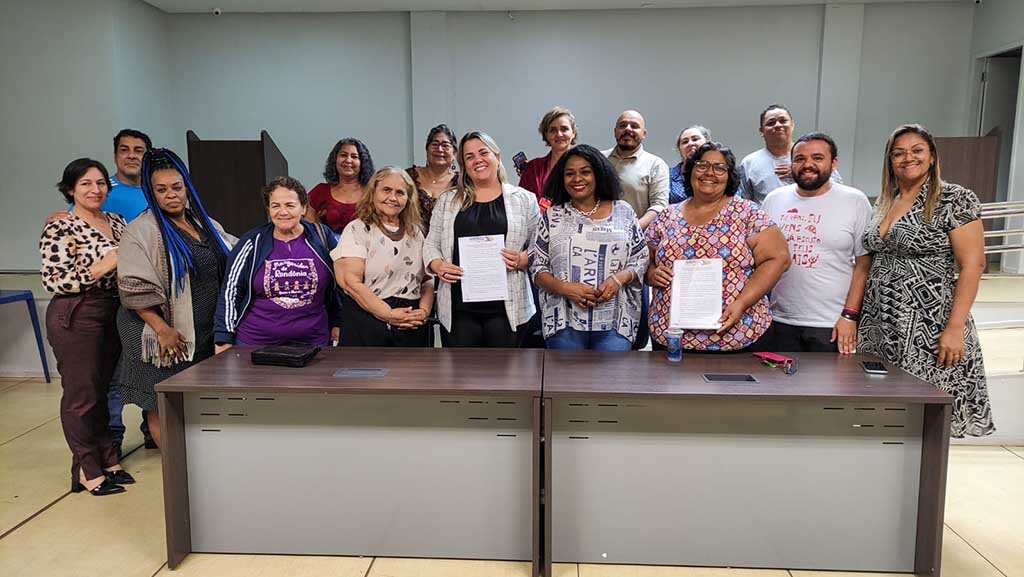 Deputada Cláudia de Jesus recebe documento com reivindicações do SINTERO - Gente de Opinião