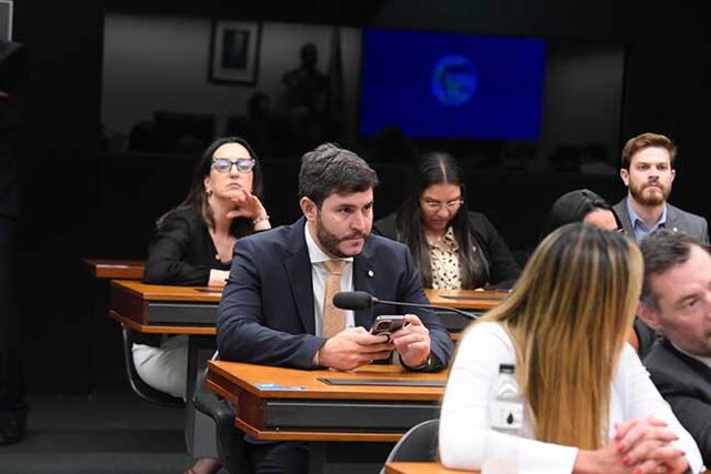 Deputado  Federal Maurício Carvalho encaminha ofício ao Ministério da Saúde solicitando que o envio da vacina Qdenga seja inserida com maior brevidade no SUS - Gente de Opinião