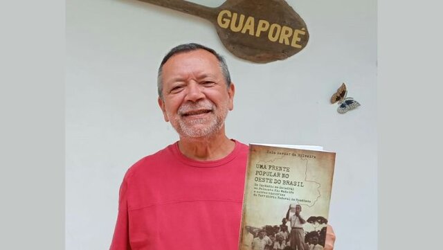  DO MOCAMBO A MOSCOU!    - Orelha do Livro que Zola Xavier estará lançando na Casa da Cultura  - Gente de Opinião