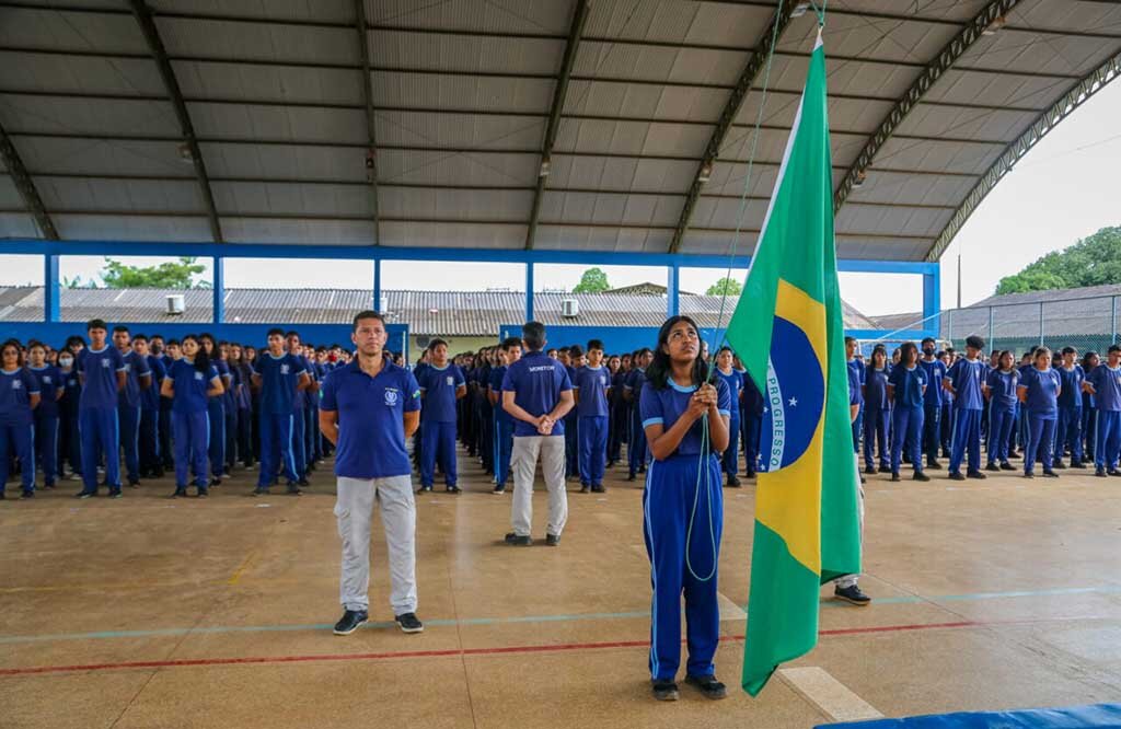 A escola Ulisses Guimarães é uma dessas escolas cívico-militares da rede estadual - Gente de Opinião