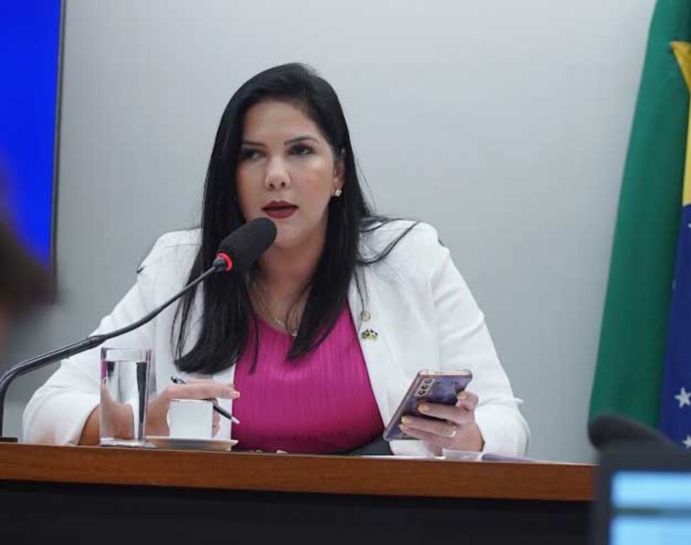 Para que os verdadeiros culpados sejam investigados e punidos Cristiane Lopes assina CPMI do dia 8 de janeiro - Gente de Opinião