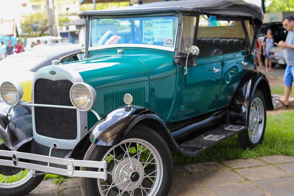 Mais de 200 veículos participam de encontro de carros antigos em Ji-Paraná - Gente de Opinião