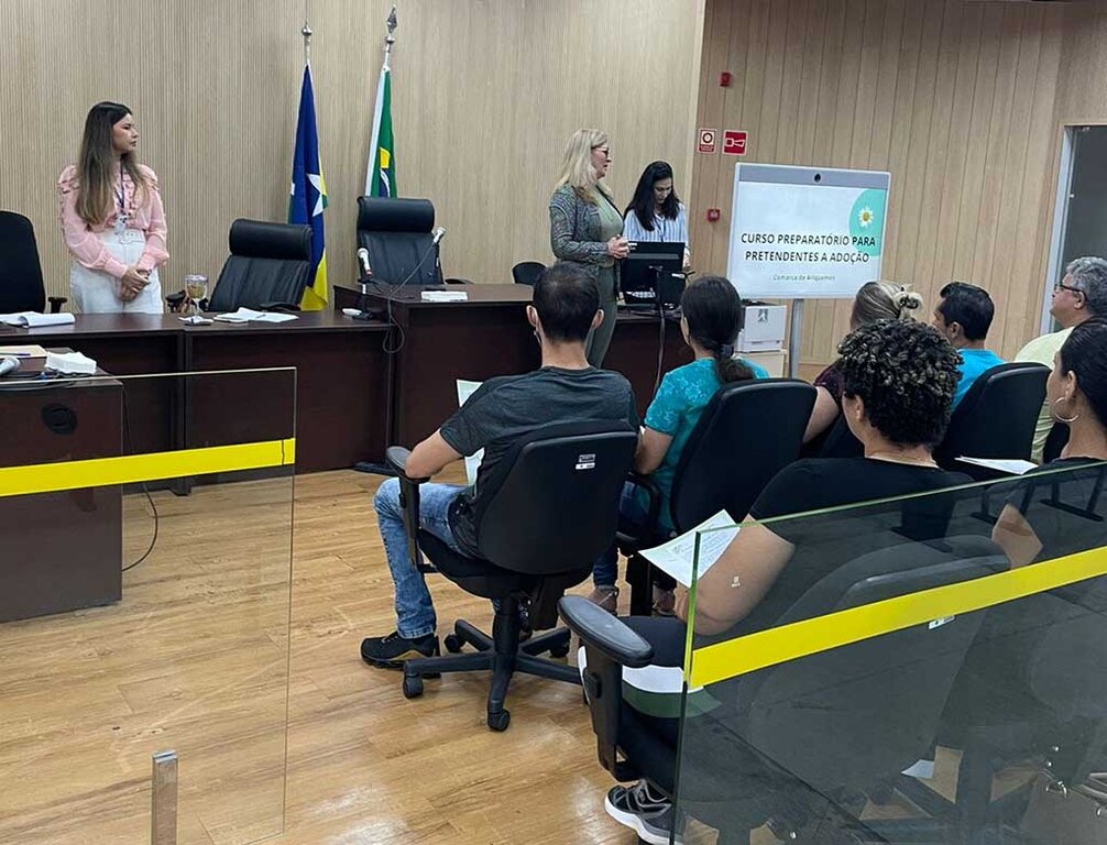 Pretendentes à adoção participam de curso preparatório na Comarca de Ariquemes  - Gente de Opinião