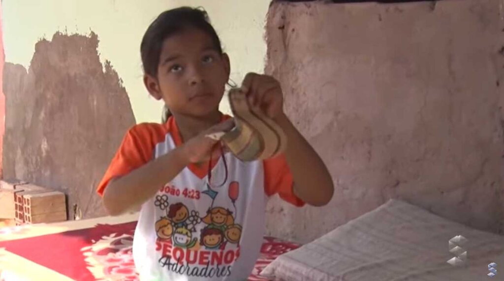 Sonho realizado: Isabela ganha bicicleta e tênis para ir à escola. - Gente de Opinião