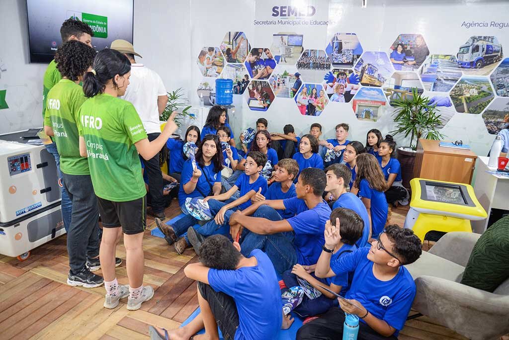 Aula de robótica foi atração no estande da Semed no 1º dia da Rondônia Rural Show 2023 - Gente de Opinião