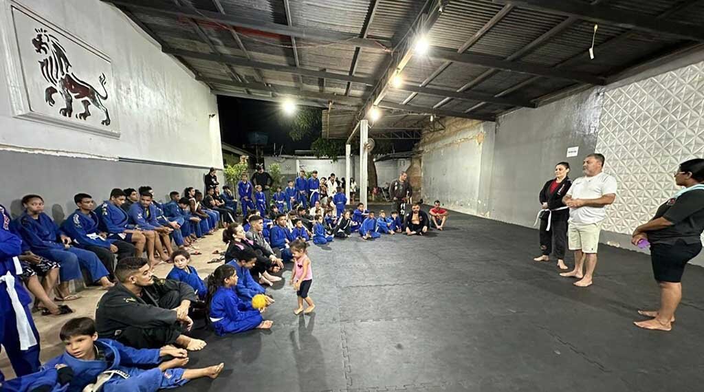 Vereador Everaldo Fogaça conhece projeto social Leão de Judá que ensina jiu-Jitsu para jovens  - Gente de Opinião