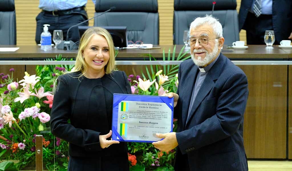 Padre Enzo, da Associação São Tiago Maior, recebe título de Cidadão Honorário pela Alero  - Gente de Opinião