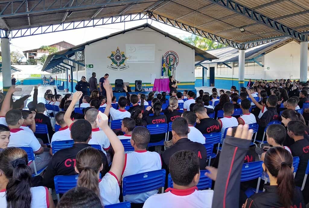 Procuradora do Trabalho palestra sobre Trabalho Infantil para alunos de Colégio da Polícia Militar  - Gente de Opinião