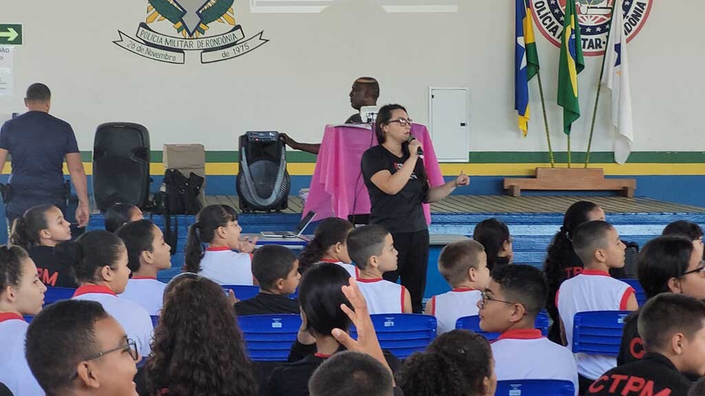 Procuradora do Trabalho palestra sobre Trabalho Infantil para alunos de Colégio da Polícia Militar  - Gente de Opinião