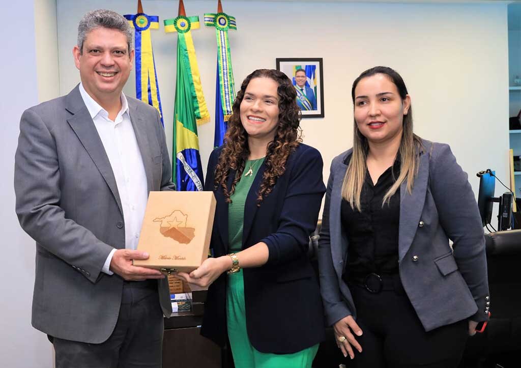 Primeira-dama, Luana Rocha se reúne com ministro de Estado durante visita institucional ao Palácio Rio Madeira, em Porto Velho - Gente de Opinião