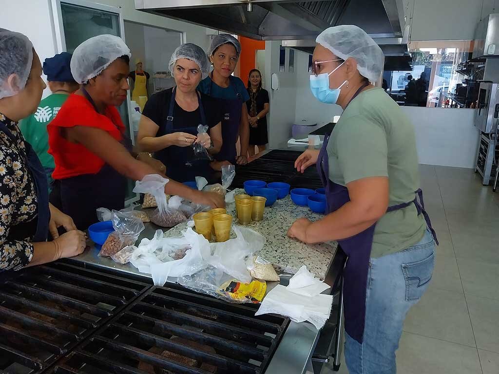 Participantes aprenderam técnicas e conhecimentos fundamentais para produzir chocolates - Gente de Opinião