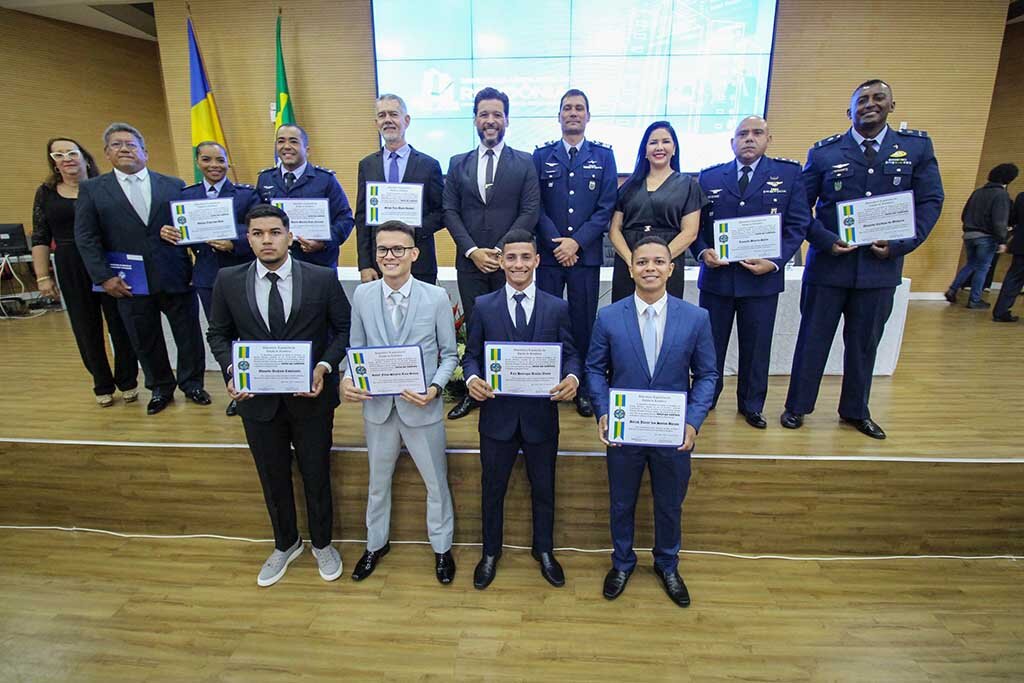 Deputada Federal Cristiane Lopes presta homenagem a Santos Dumont e membros da Base Aérea de Porto Velho - Gente de Opinião